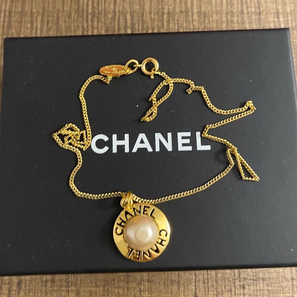 Chanel Vintage Cut out Logo Faux-pearl pendant necklace